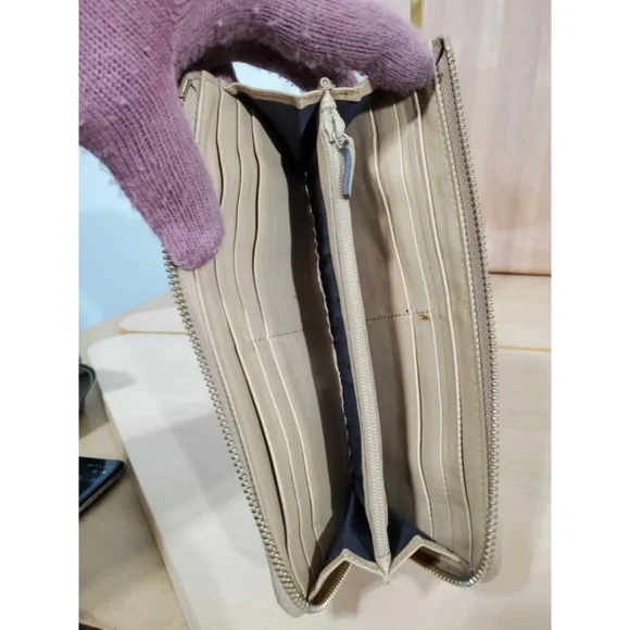 Authentic GUCCI Calfskin Monogram Zip Around Wallet Tan - Picture 8 of 8